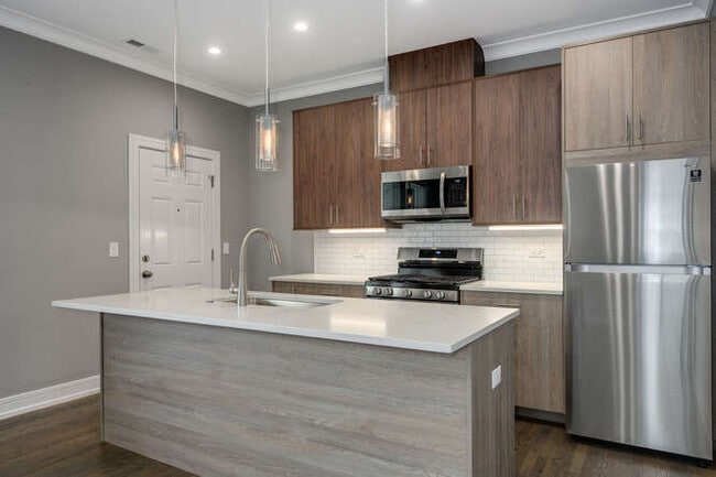 5801 W Ainslie St in Chicago, IL - Building Photo - Building Photo