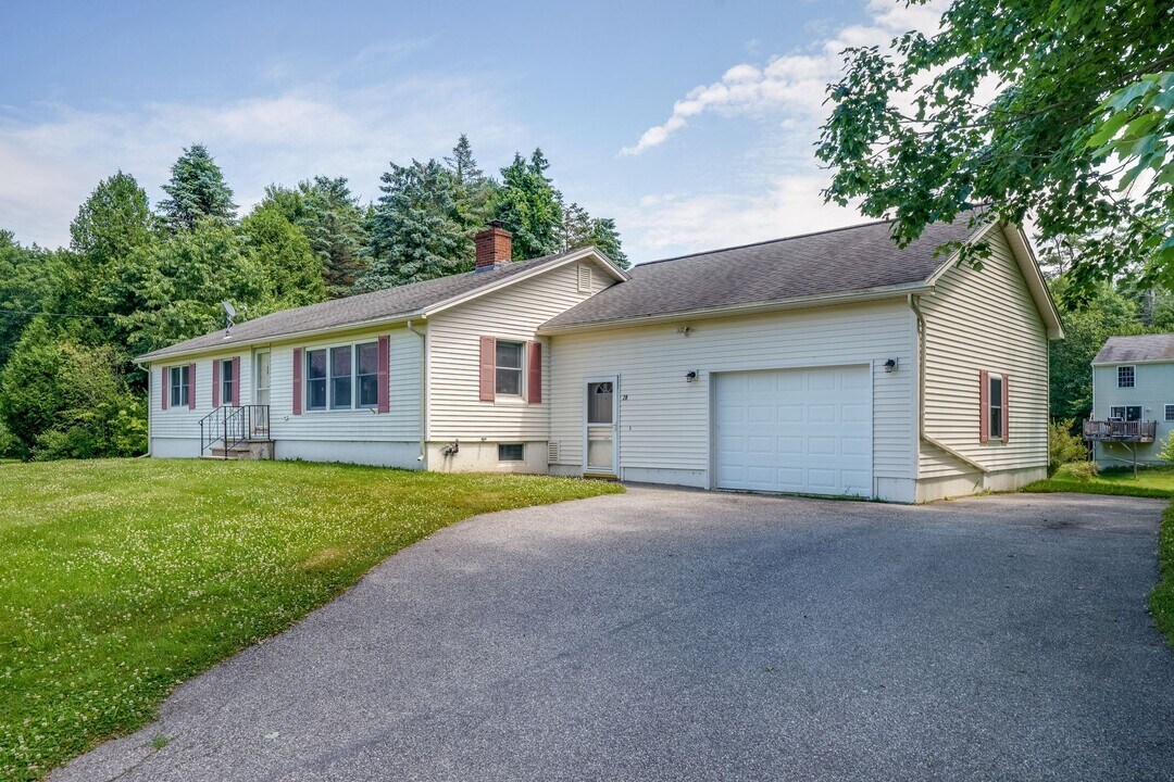 28 New Rd in Arundel, ME - Building Photo