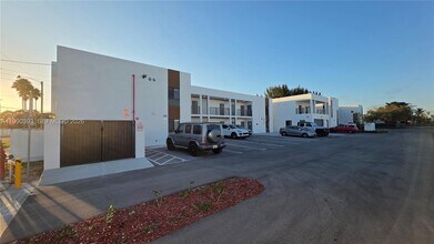 16955 SW 100th Ave in Miami, FL - Building Photo - Building Photo