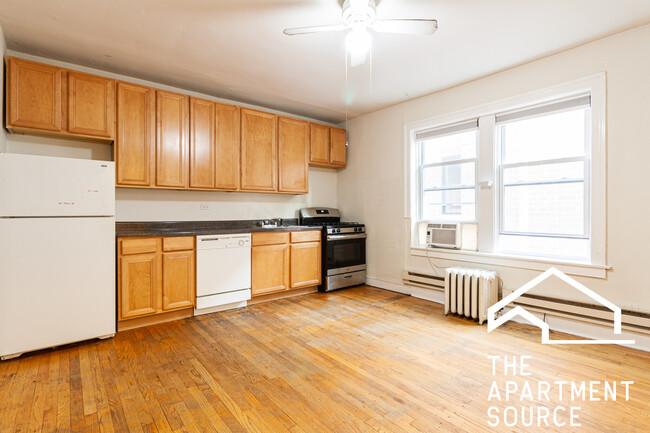 2129 N Dayton St, Unit 204 in Chicago, IL - Foto de edificio - Building Photo