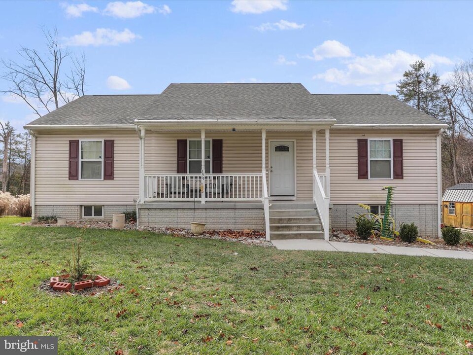 159 Mountain View Dr in Harpers Ferry, WV - Building Photo