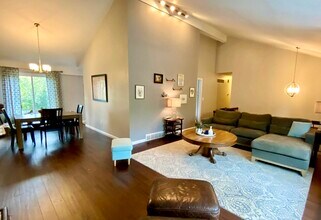 9 Tree Hill Ct in Ballwin, MO - Building Photo - Building Photo