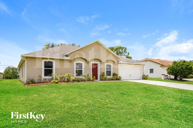 681 Sauders Rd SE in Palm Bay, FL - Foto de edificio - Building Photo