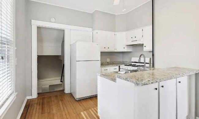 530 Broadway St NE, Unit 530 Lower in Minneapolis, MN - Building Photo - Building Photo
