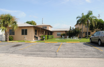 Park Isle Apartments in Riviera Beach, FL - Building Photo - Building Photo