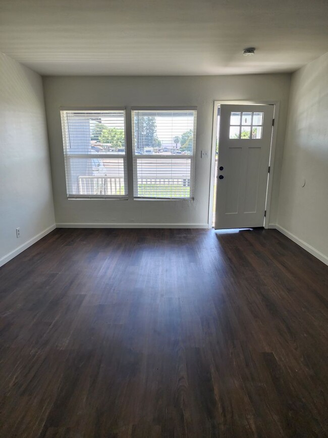 2309 Manor St in Bakersfield, CA - Building Photo - Building Photo