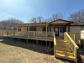 4710 Llano St in Granbury, TX - Building Photo
