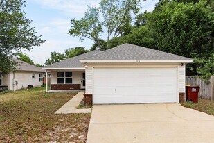 203 8th Ave in Crestview, FL - Building Photo