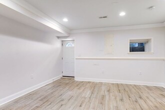 521 Columbia Rd NW in Washington, DC - Building Photo - Building Photo