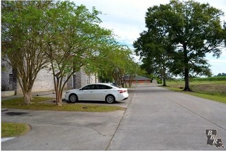 Louise Street Quarters in Thibodaux, LA - Building Photo - Building Photo