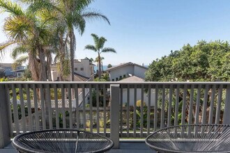 1560 Lorraine Dr in Encinitas, CA - Building Photo - Building Photo