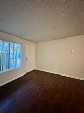17432 SE Powell Blvd in Portland, OR - Building Photo - Building Photo