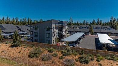 Mckenzie Meadows in Sisters, OR - Foto de edificio - Building Photo
