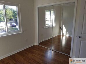 45 Eton Way in Franklin Township, NJ - Building Photo - Building Photo