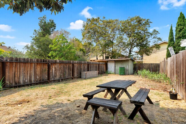 921 Central Ave in Alameda, CA - Building Photo - Building Photo