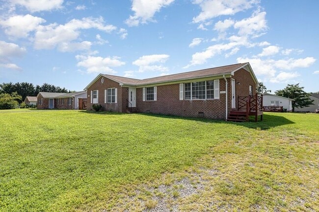 property at 1824 Meadow Dr