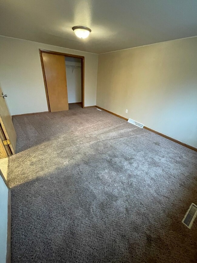 706 2nd Ave NW in Mandan, ND - Building Photo - Building Photo