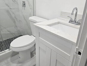 6090 W Flagler St in Miami, FL - Building Photo - Building Photo