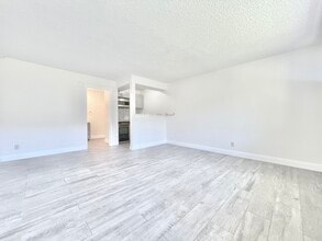 Lexington Courtyard in Anaheim, CA - Building Photo - Building Photo