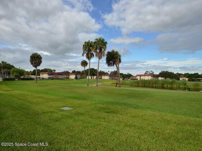 8 Vista Palm Ln in Vero Beach, FL - Building Photo - Building Photo