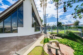3360 N Topanga Canyon Blvd in Topanga, CA - Foto de edificio - Building Photo