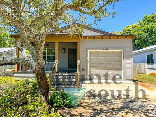 property at 605A 3rd St