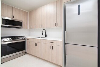 227 W 20th St, Unit 4A in New York, NY - Building Photo - Building Photo