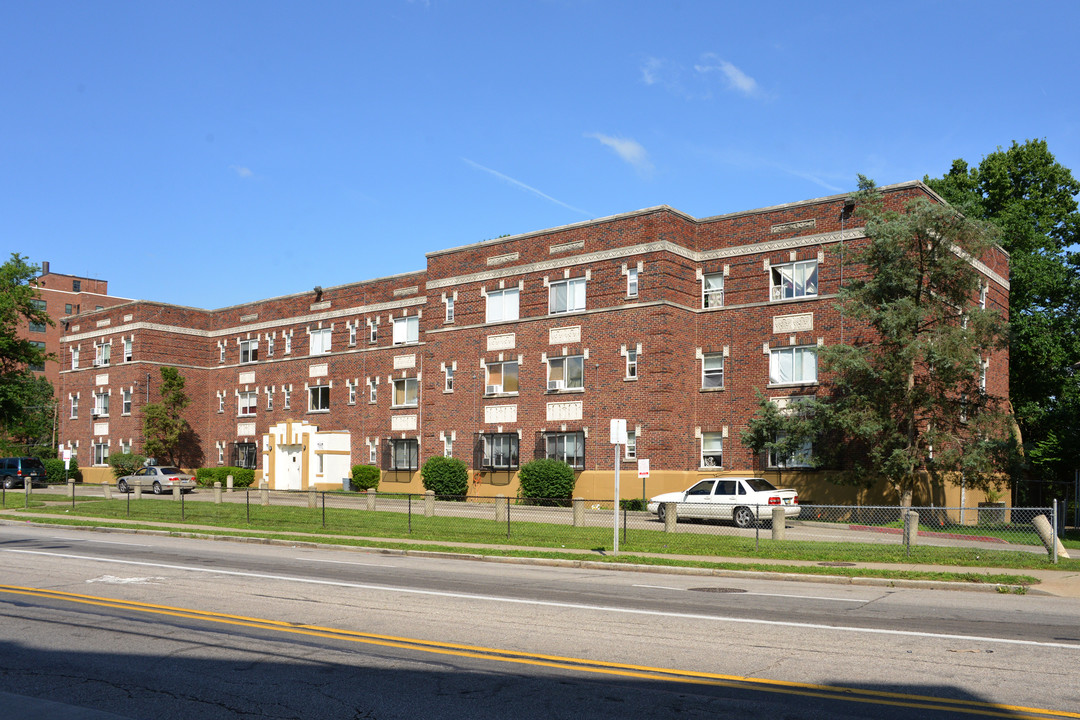 Entowne Manor in Cincinnati, OH - Building Photo