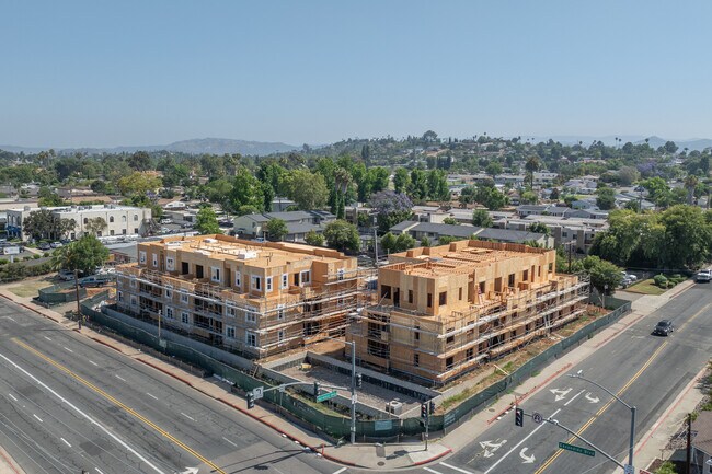 1866 S Escondido Blvd in Escondido, CA - Building Photo - Building Photo