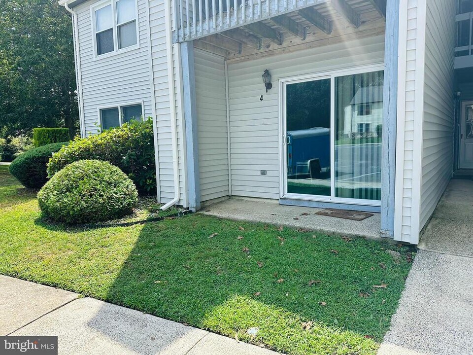 4 Scotch Pine Dr in Little Egg Harbor Township, NJ - Foto de edificio