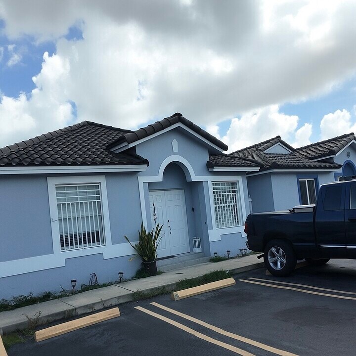 9149 NW 119th Ter in Hialeah Gardens, FL - Building Photo