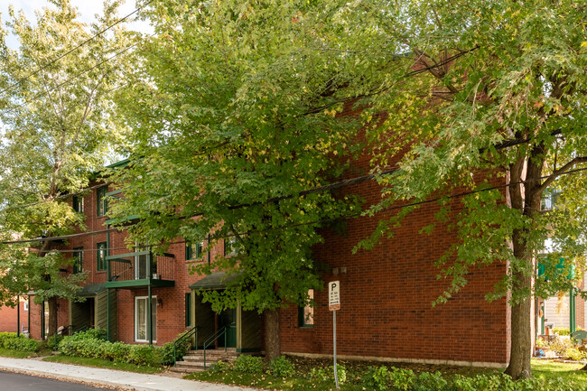 297 De L'espinay Rue in Québec, QC - Building Photo - Building Photo