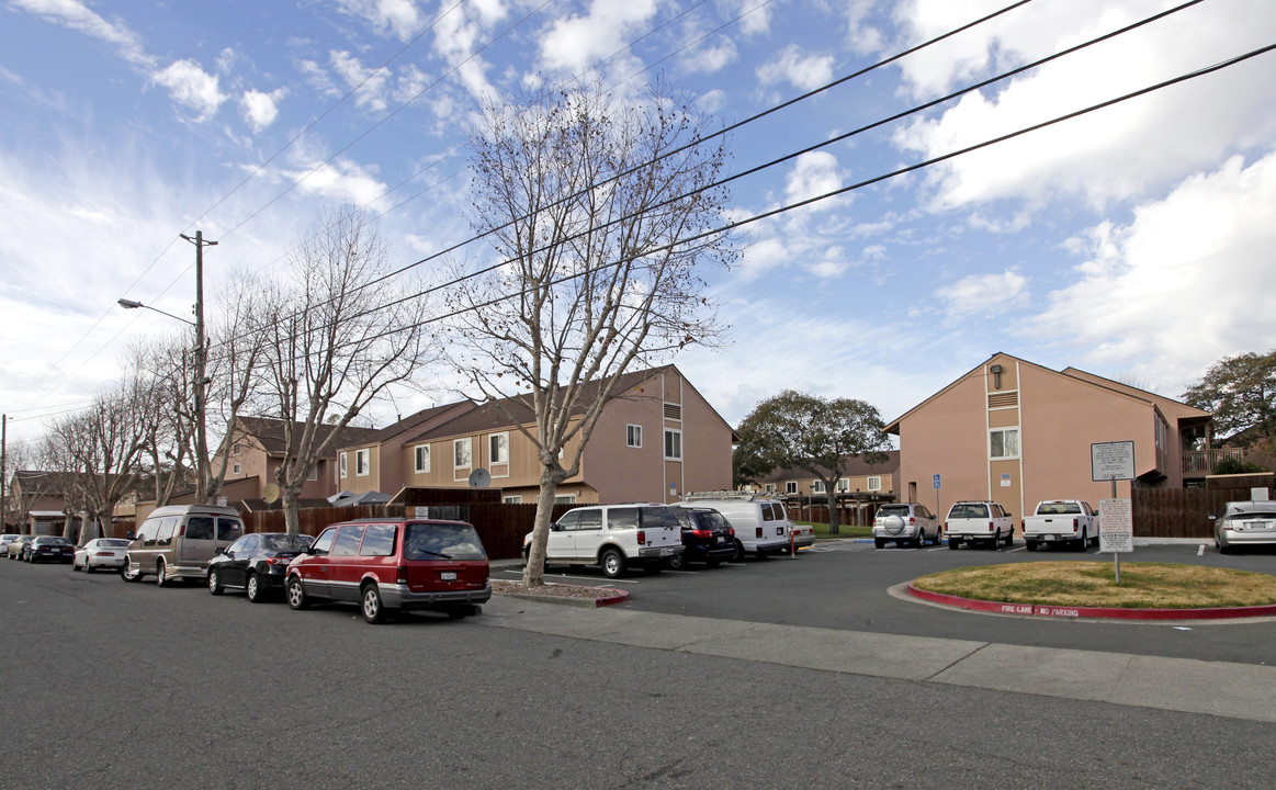 Esperanza Apartments in Alameda, CA - Building Photo