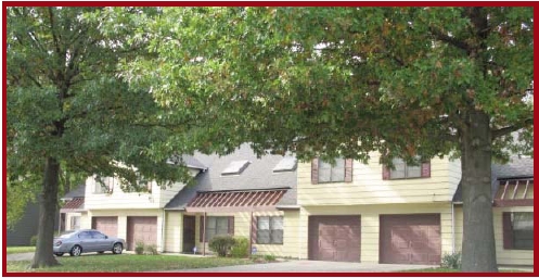 Locust Wood Townhomes in Kansas City, MO - Building Photo - Building Photo