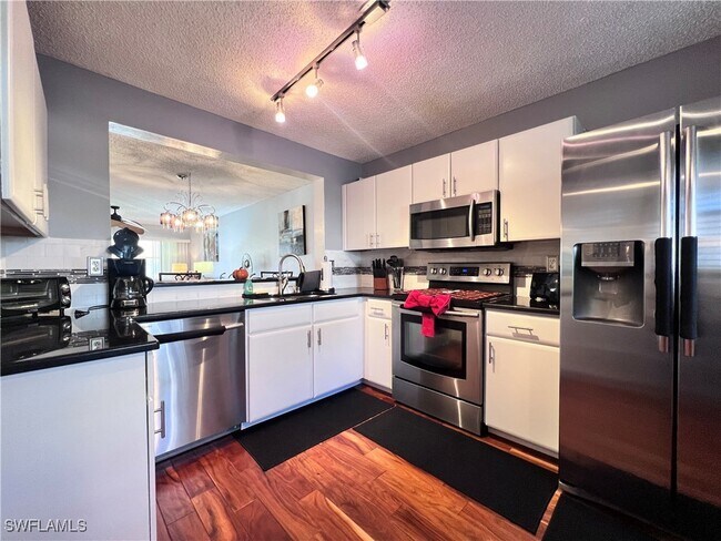 717 Landover Cir