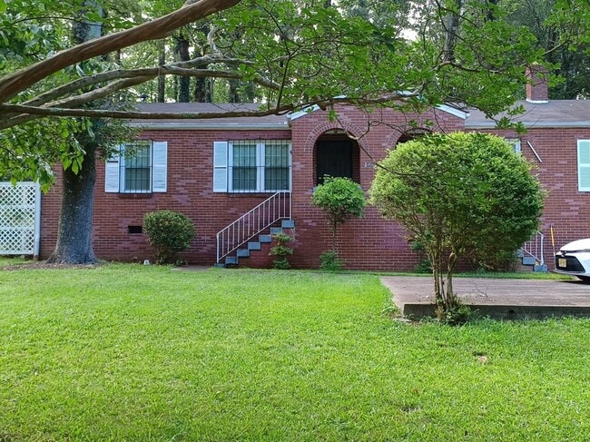 property at 162 Fairburn Rd SW