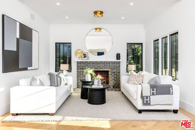 1728 N Sierra Bonita Ave in Los Angeles, CA - Building Photo - Building Photo