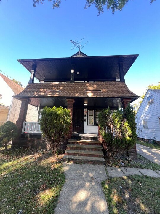 14131 Sylvia Ave-Unit -Unit #2 - VACANT in Cleveland, OH - Building Photo