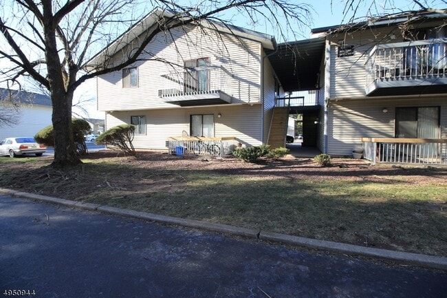 property at 20 Delar Pkwy