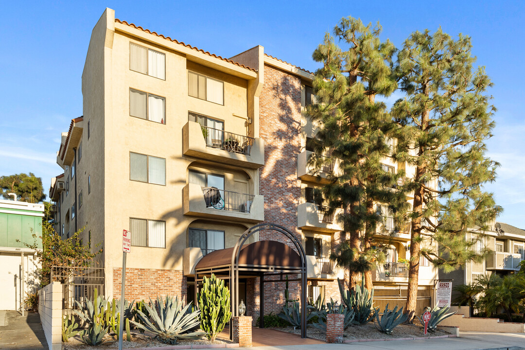 Hughes Towers Apartments in Los Angeles, CA - Foto de edificio