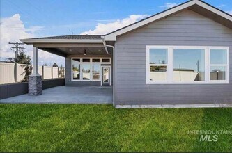 12228 W Arabian Dr in Boise, ID - Building Photo - Building Photo