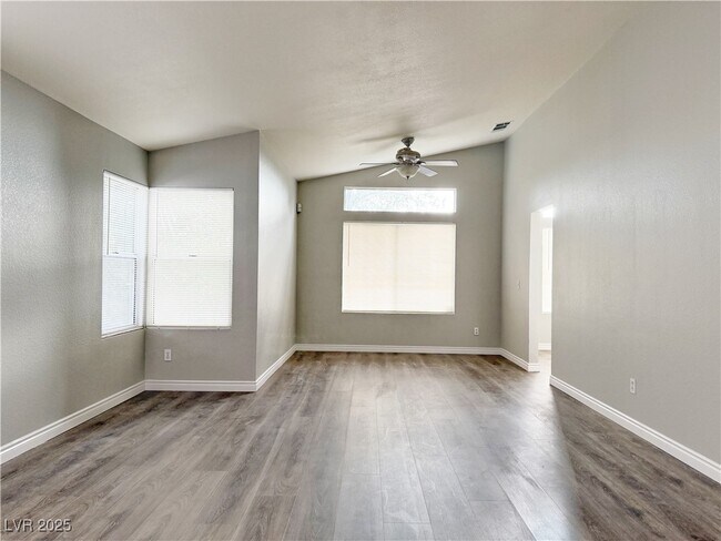 1728 Leaning Pine Way in Las Vegas, NV - Foto de edificio - Building Photo