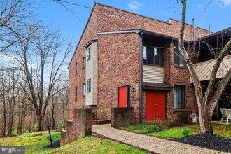 910 Mountainview Dr, Unit 910 in Chesterbrook, PA - Building Photo - Building Photo