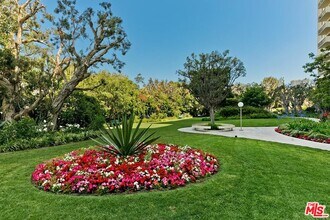 2170 Century Pk E in Los Angeles, CA - Foto de edificio - Building Photo