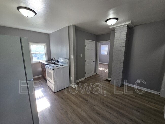 733 Baltimore St in Waterloo, IA - Building Photo - Building Photo