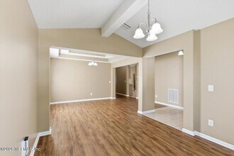 708 Sharon Ct in Fruit Cove, FL - Foto de edificio - Building Photo