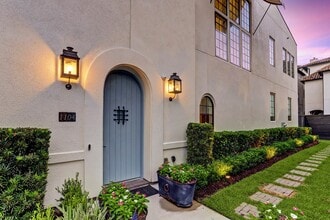 1104 Mosaico Ln in Houston, TX - Building Photo - Building Photo