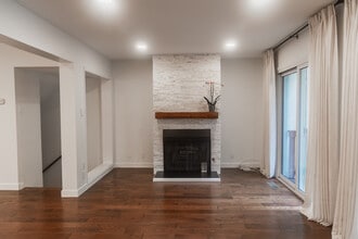 1613 Valencia Way in Reston, VA - Building Photo - Building Photo