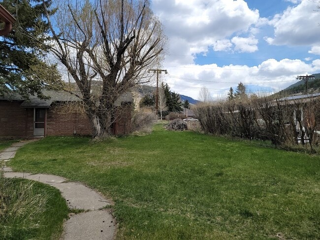 property at 282 S Glenwood St