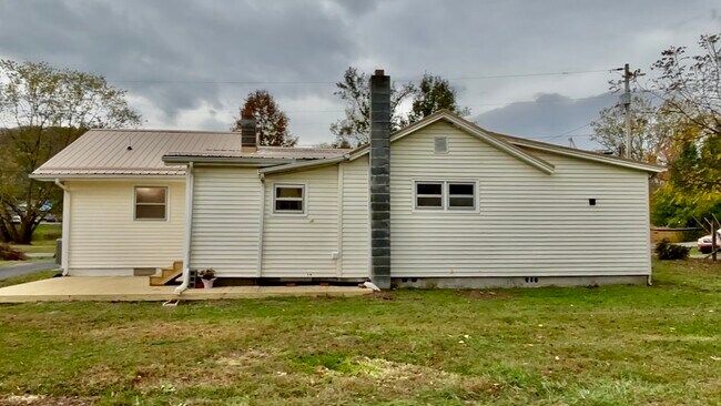 184 Hampton St in Mountain City, TN - Building Photo - Building Photo
